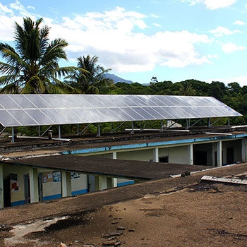 Centrale hybride de 10kW solaire et 16kVA diesel à l’hôpital de Manambaro.