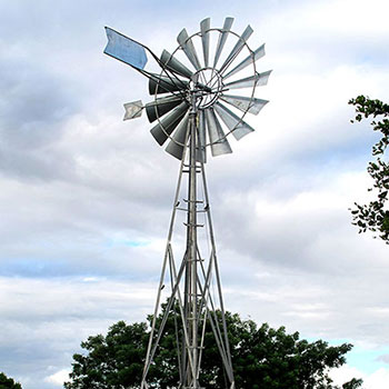 Les éoliennes multipales utilisent une ancienne technologie toujours améliorée avec des matériaux modernes. Production journalière jusqu’à 10.000 litres d’eau.